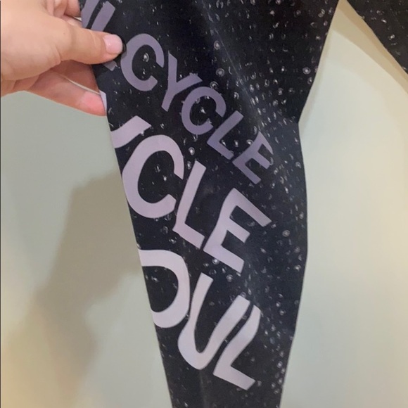 SoulCycle distressed‎ wheel print cropped leggings - Picture 5 of 6